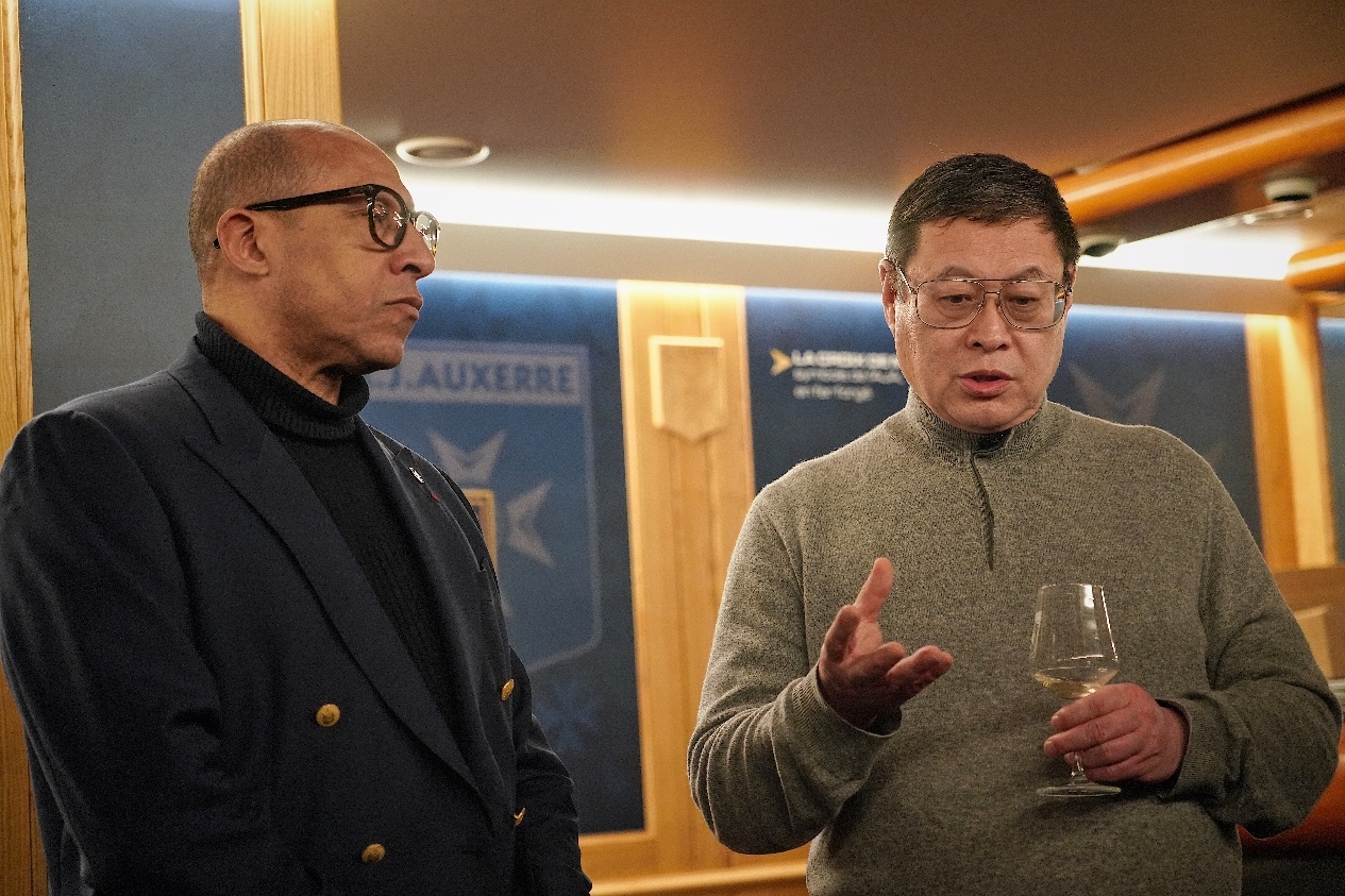 法國足協(xié)主席迪亞洛做客歐塞爾，并與董事會主席周云杰會晤