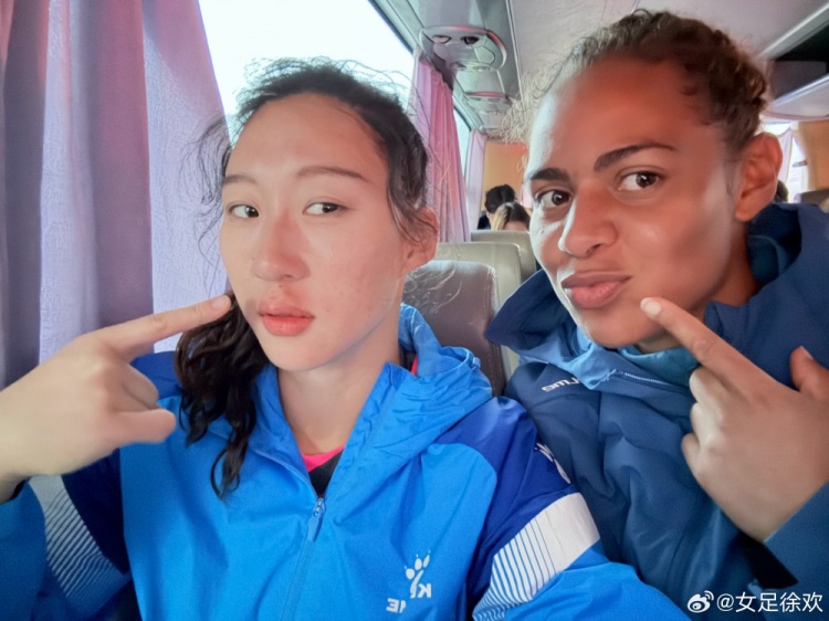 神勇！女足國(guó)門徐歡曬照，比賽中被球砸臉仍力保球門不失