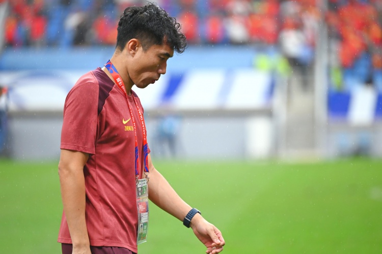 滬媒：單后腰讓國足防守承受更大壓力，若鄭智沒退役或能勝任