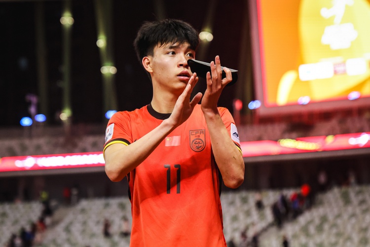 期待首秀！18歲王鈺棟入選中澳戰(zhàn)名單&穿11號，首進(jìn)國足正賽名單